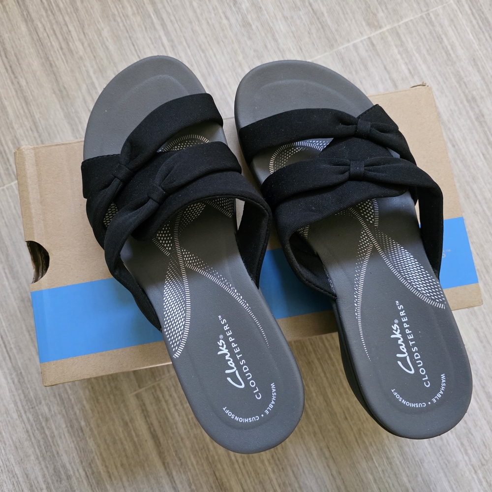 Clarks Women's Black Cloudsteppers Sandals
